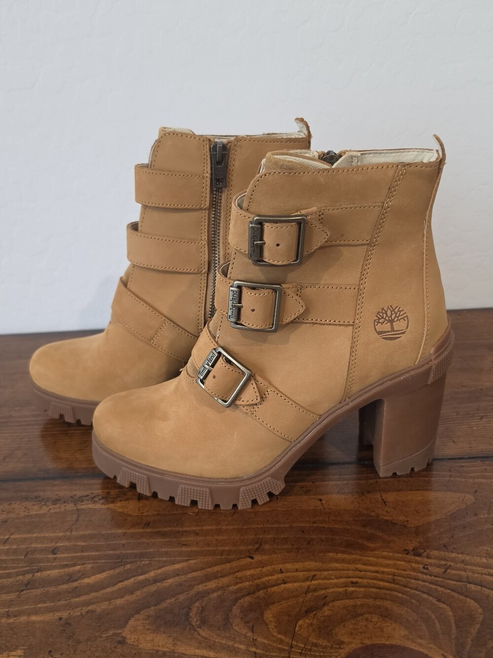 NWT Timberland Lana Point Tan 3 Buckle Wheat Nubuck Heeled Boots Women's Sz 9.5